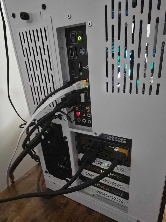 Lianli O11 Dynamic ATX Case with Cosair 360mm AIO and fans - photo 2