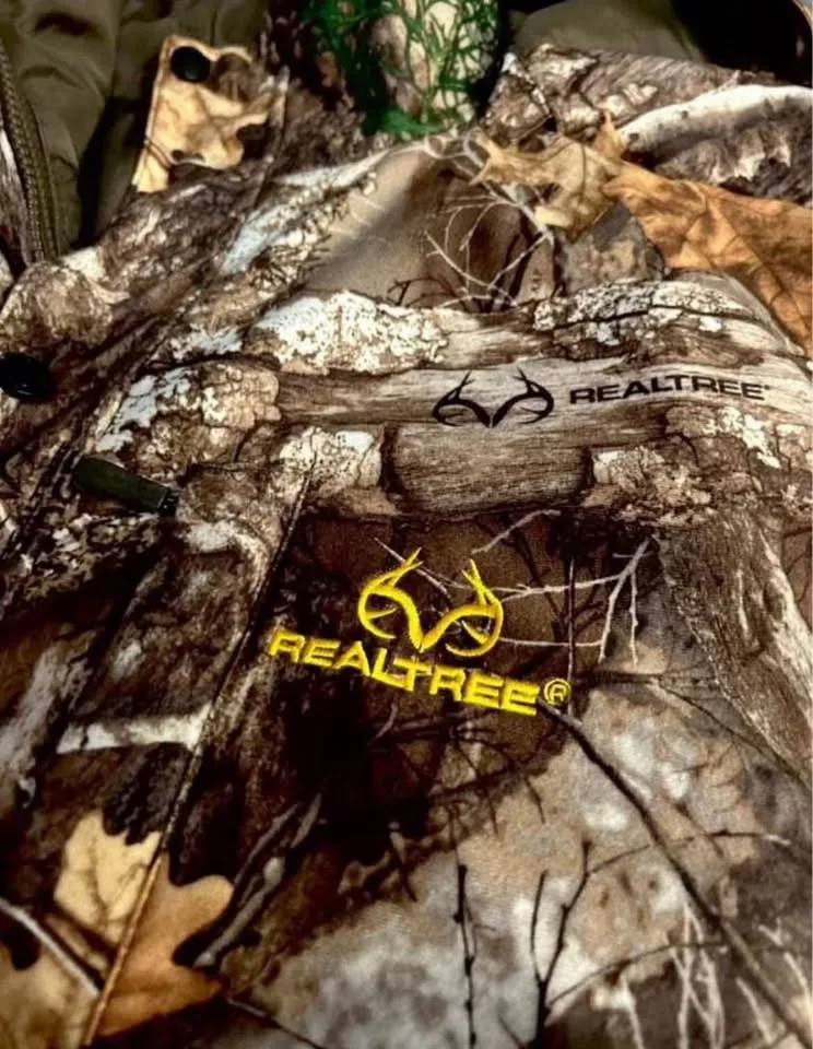 Realtree XL Camo Hunting Dual layer Mens Jacket & gloves image indicator(3)