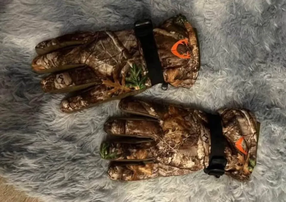 Realtree XL Camo Hunting Dual layer Mens Jacket & gloves image indicator(5)