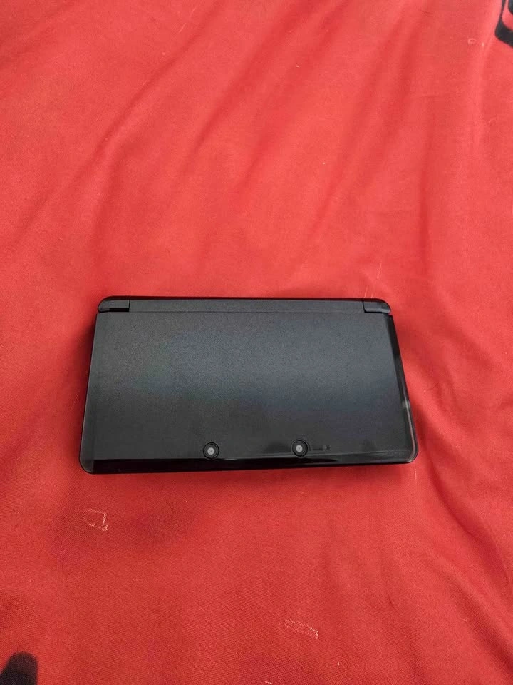 Nintendo 3DS Console with Games