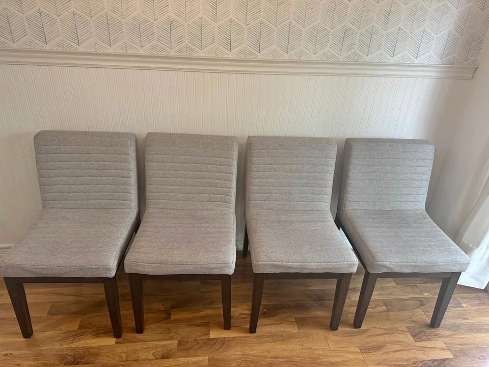 Leon's Arabella Table + 4 Maeve Chairs Dining Set - photo 2