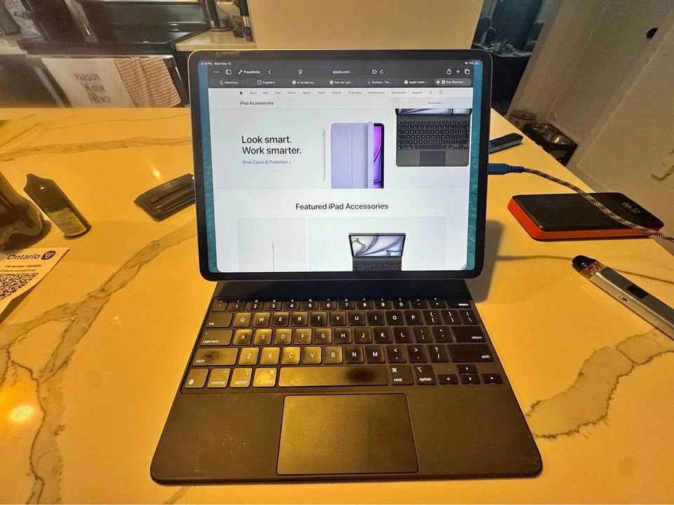 128GB 12.9" iPad Pro 6th Gen w/ Magic Keyboard