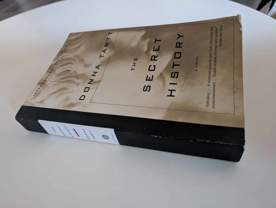 Donna Tartt The Secret History Paperback Book - photo 3