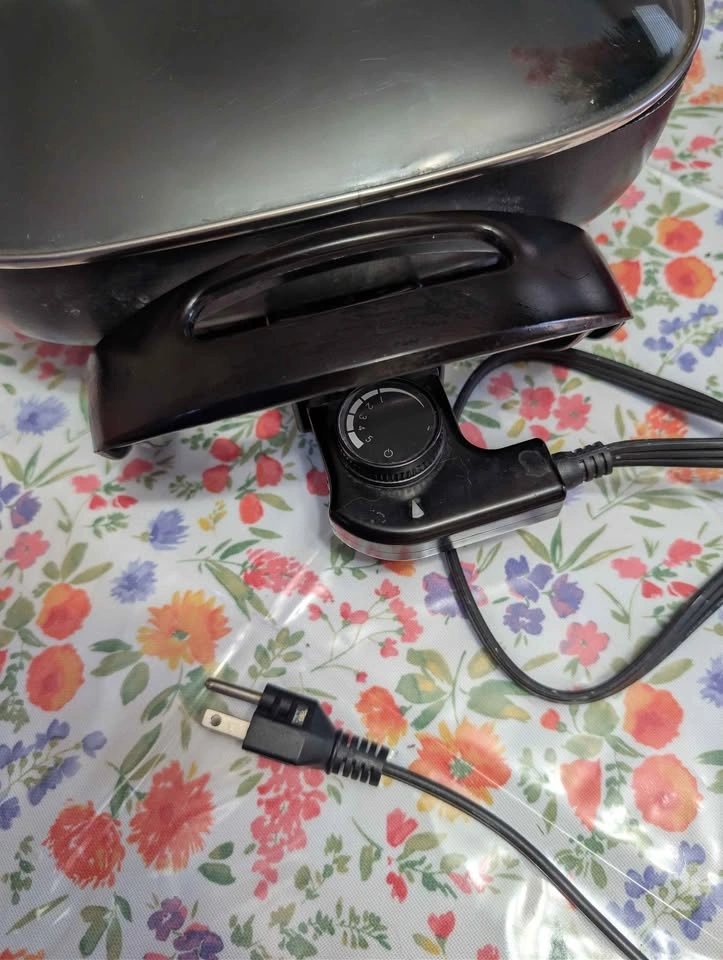 Electric skillet with glass cover - photo 3