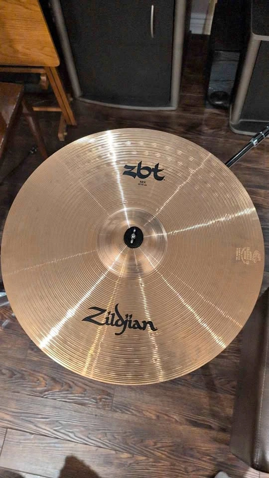 Zildjian ZBT 20" Ride Cymbal w/Boom Stand