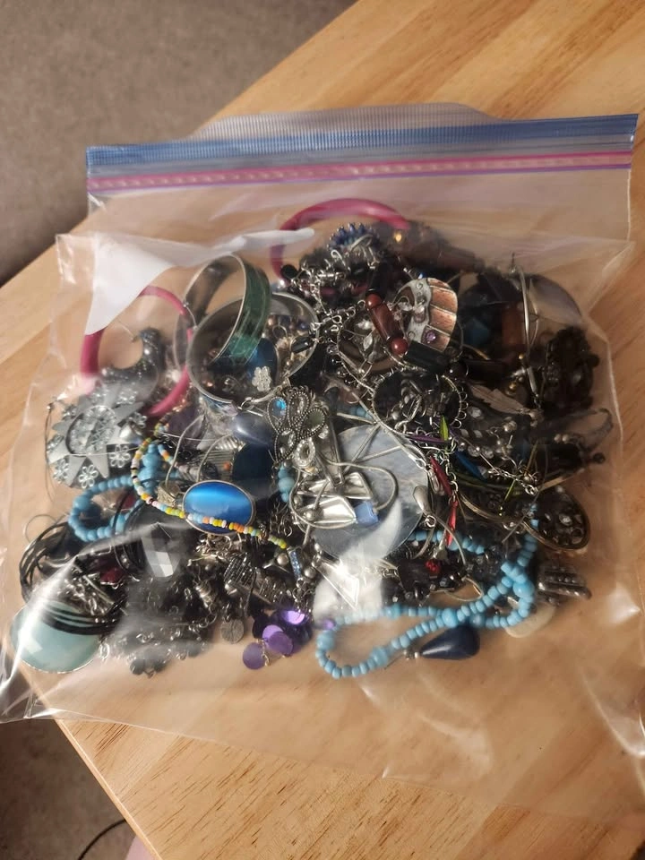Big bag mixed jewelry lot - photo 3