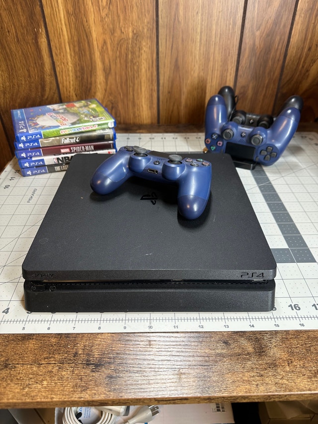 PS 4 Slim 1 TB
