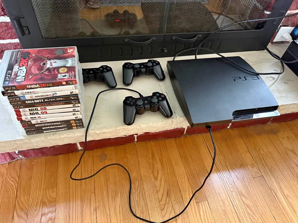 PS3 Slim 320GB Bundle + 3 Controllers + 14 Games