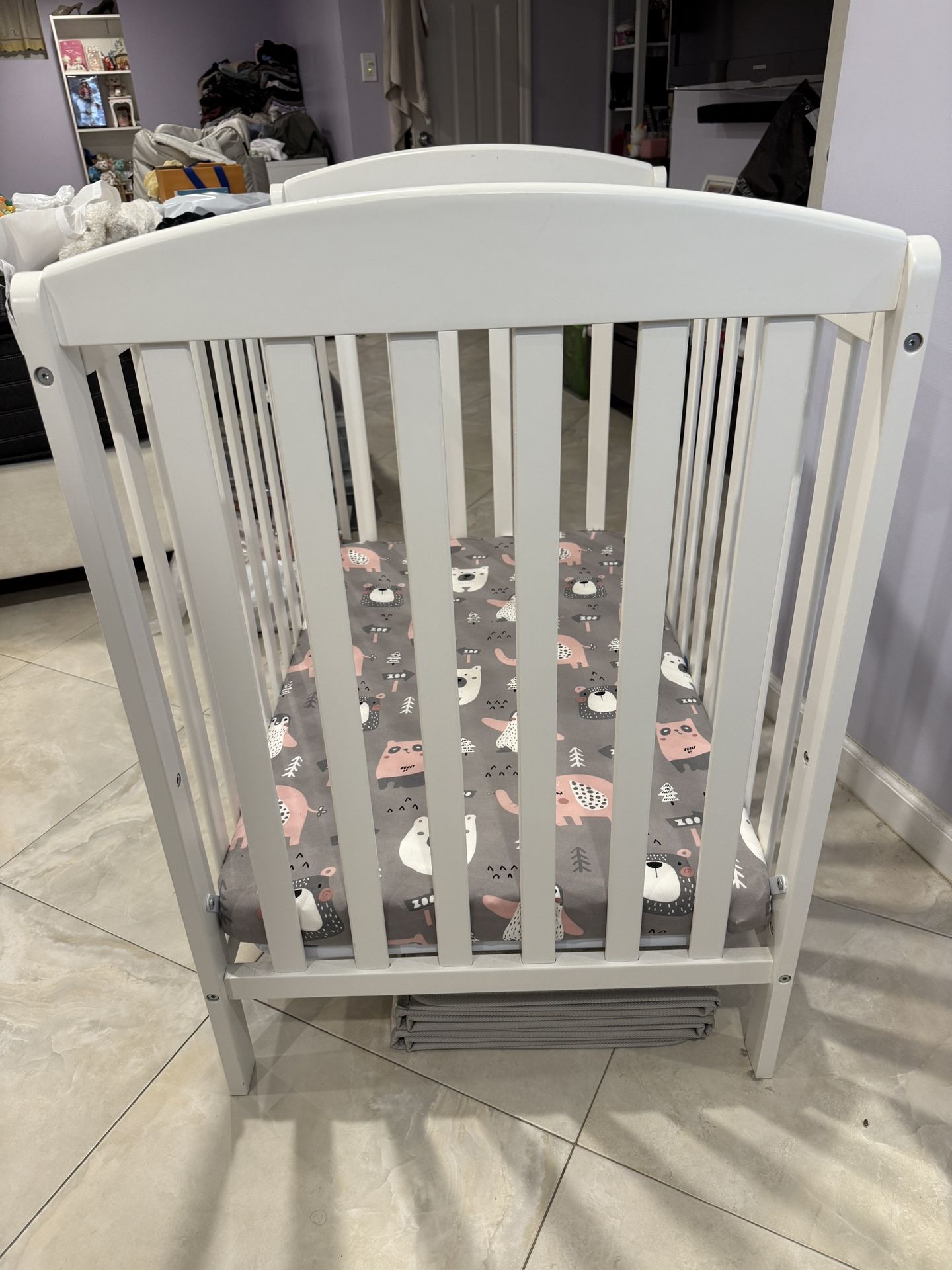 Delta Mini Convertible Baby Crib - White