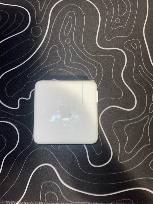 Apple USB-C Power Adapter 61W - photo 3