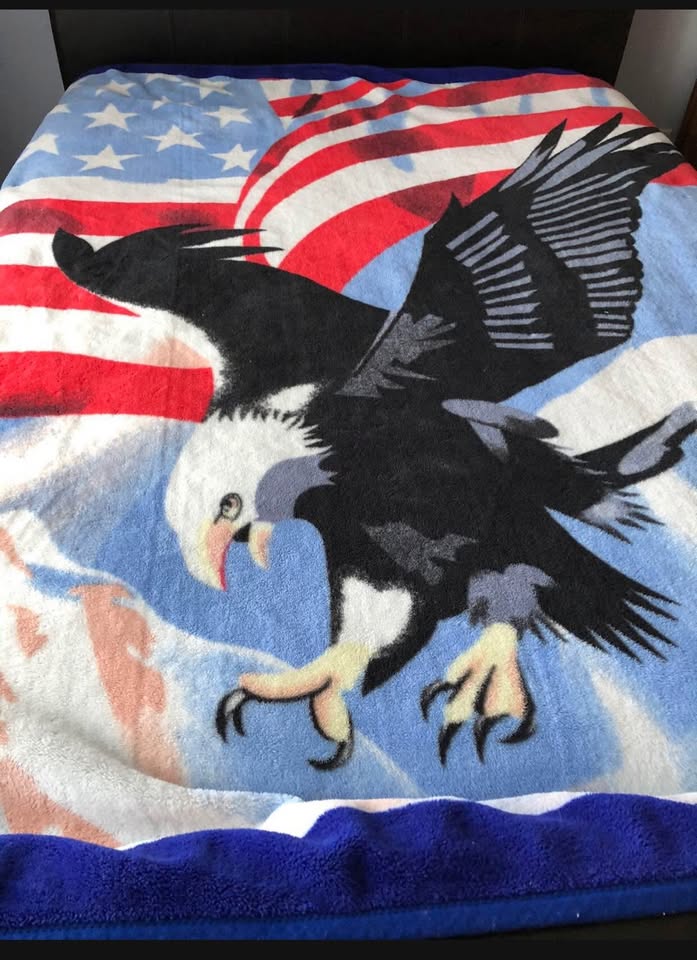 Queen Size American Eagle/Flag Comforter - photo 3
