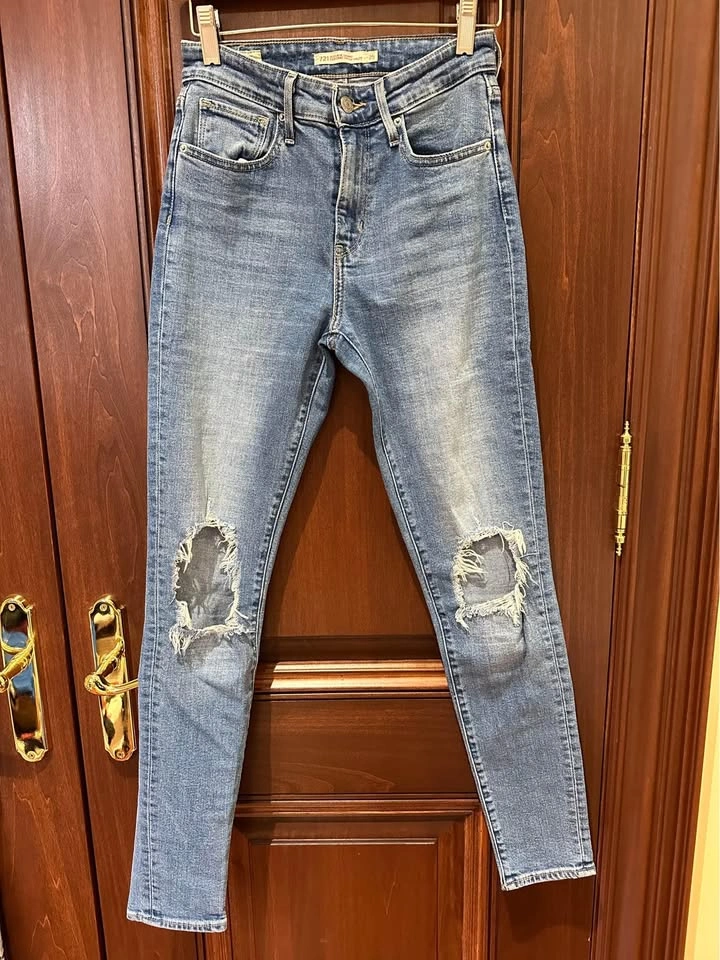 Levi’s 721 High Rise Skinny Jeans