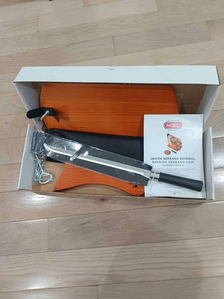 Noel Spanish Ham Stand and Carving Knife Set