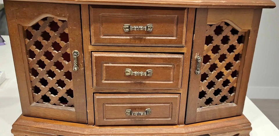 Vintage jewelry box