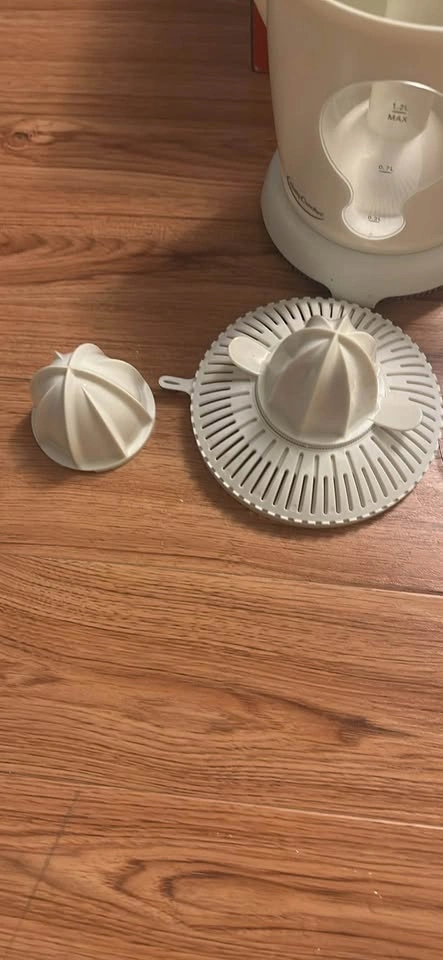 Betty Crocker Citrus Juicer (Used) - photo 4