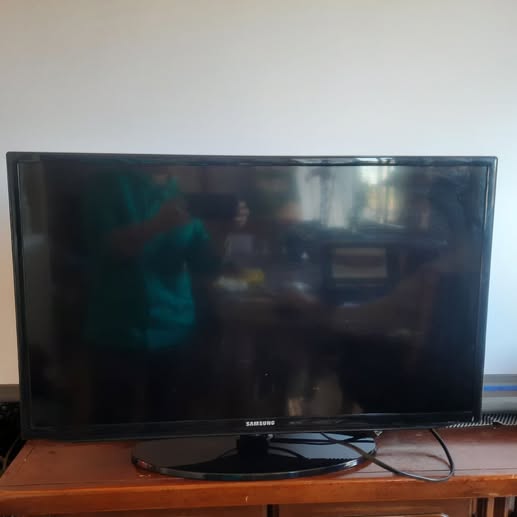 Samsung 32-inch LED TV - photo 2