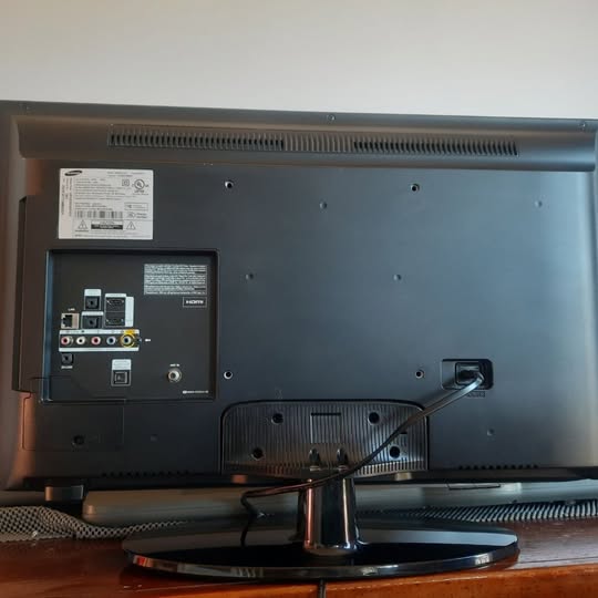 Samsung 32-inch LED TV - photo 4