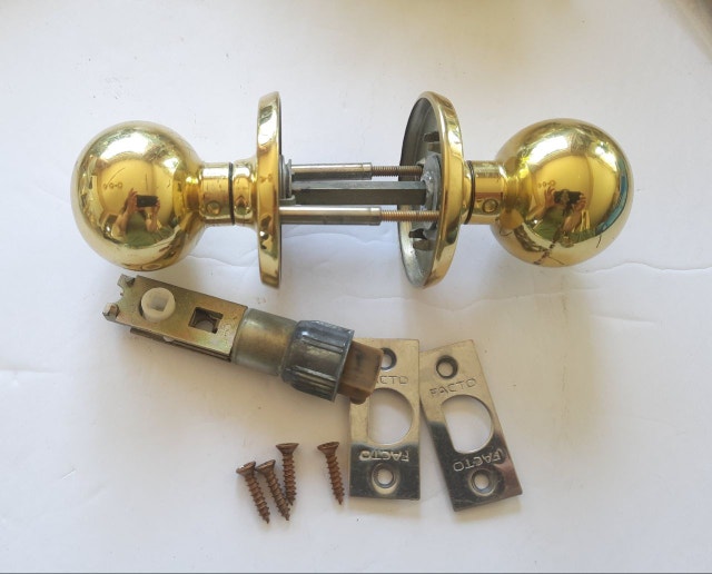 Various used Door Knob in good condition - photo 2