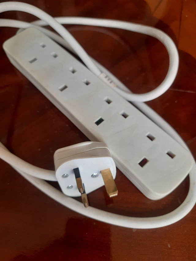 4-Outlet Power Strip Surge - photo 4