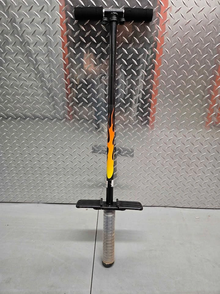 Pogo stick with flames - photo 2