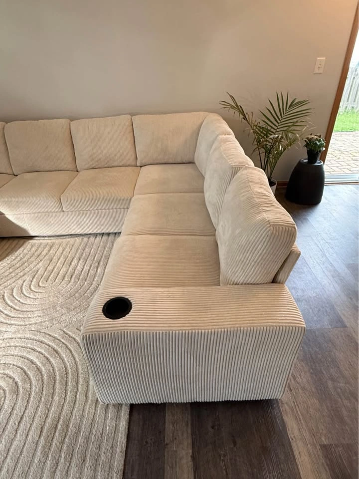 Sectional Sofa like New - photo 4