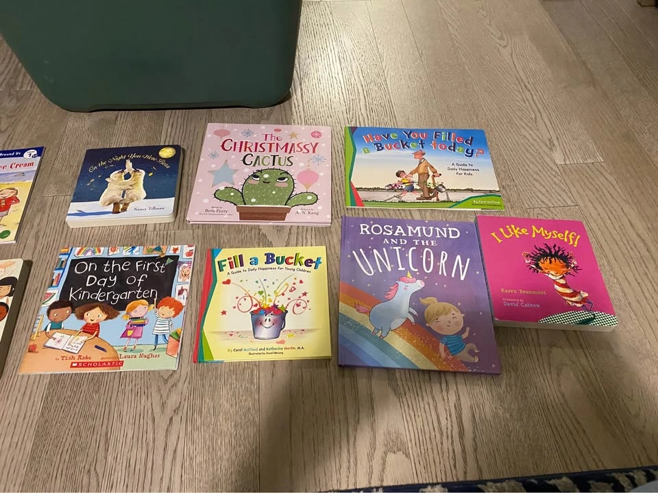 Children's Books - Lot of 11 - photo 2