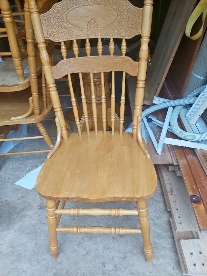 42" Round Oak Pedestal Table & 5 Press Back Chairs