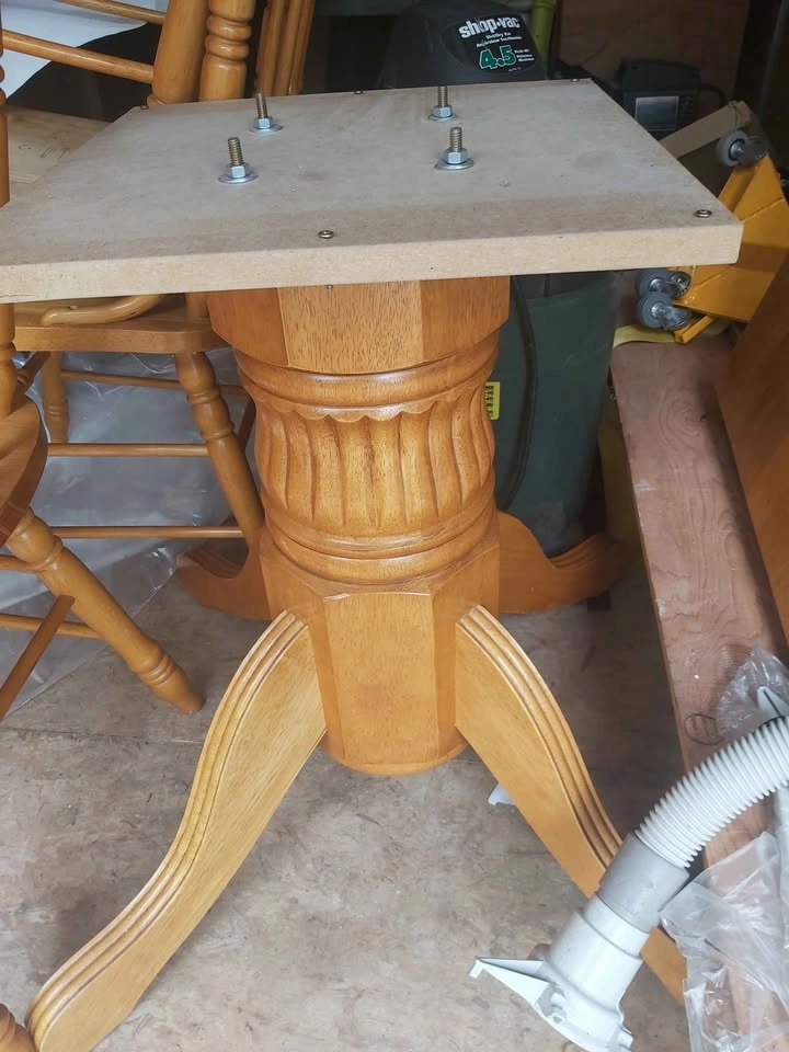 42" Round Oak Pedestal Table & 5 Press Back Chairs - photo 3