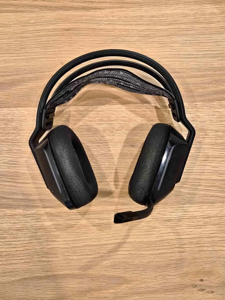 Logitech G733 Wireless Gaming Headset
