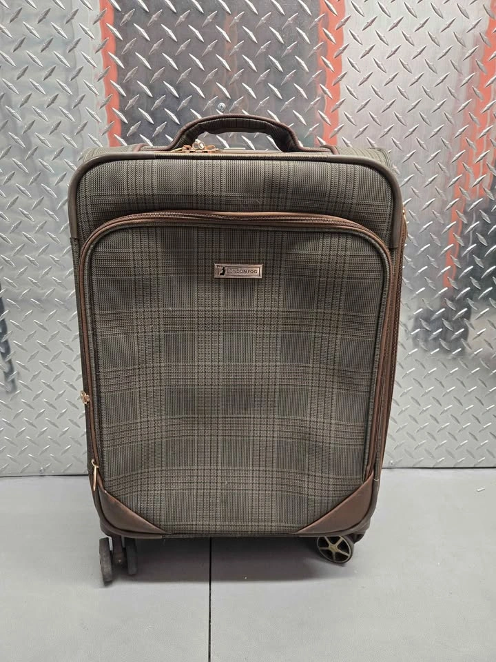 London Fog Suitcase - photo 2