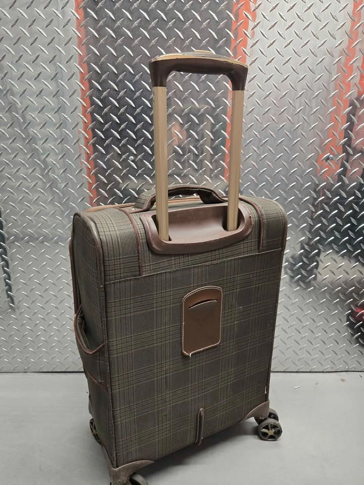 London Fog Suitcase - photo 4