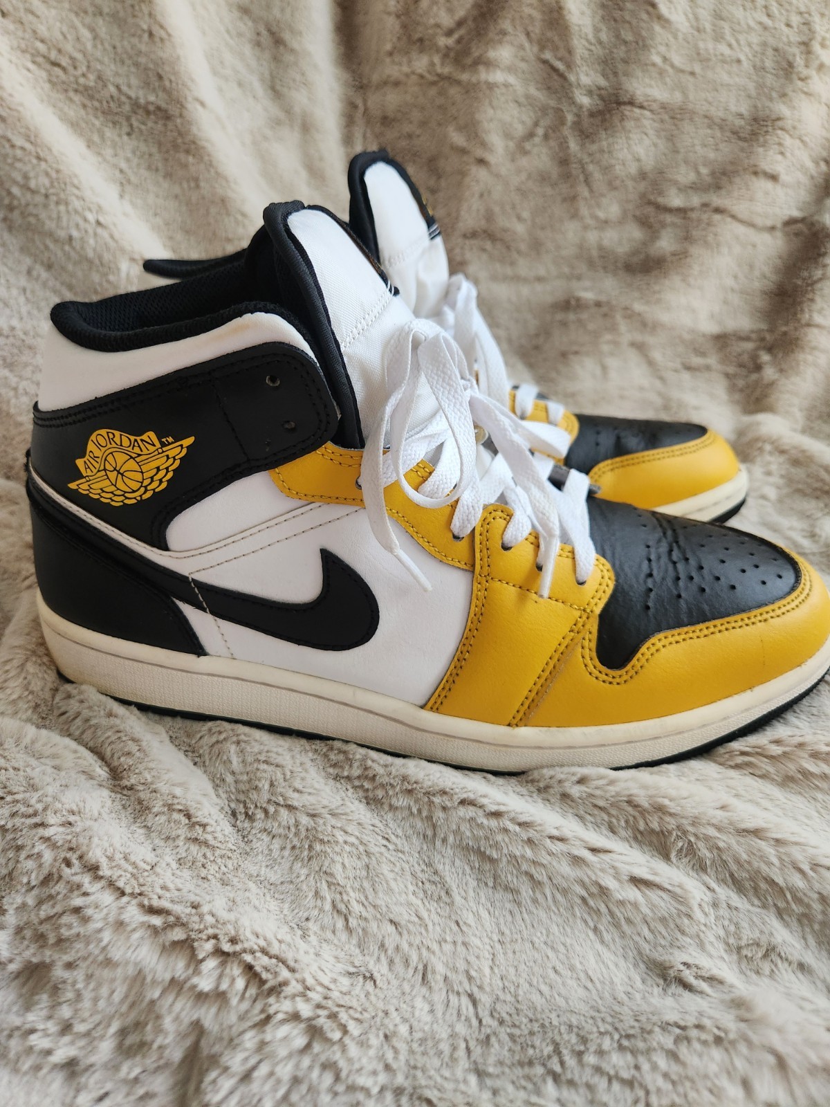 Nike Air Jordan 1 Mid Sneakers Yellow Ochre/Black/White DQ8426-7