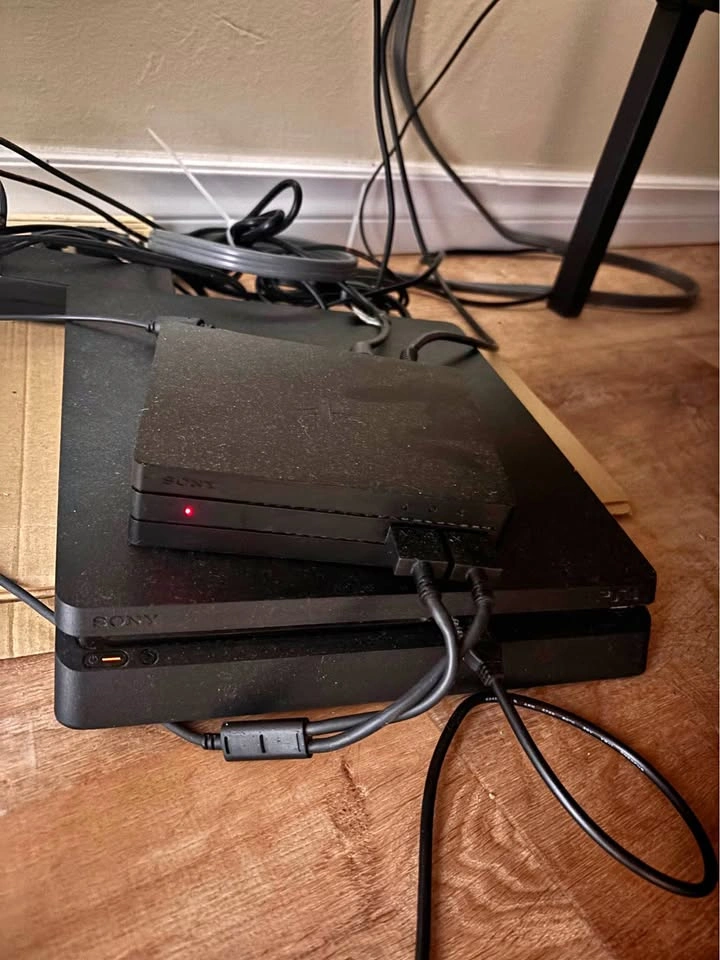 PS4 VR Bundle w/ 2 Controllers & Camera