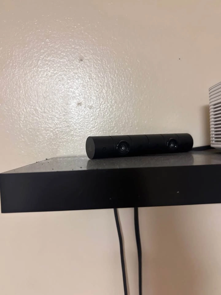 PS4 VR Bundle w/ 2 Controllers & Camera - photo 3