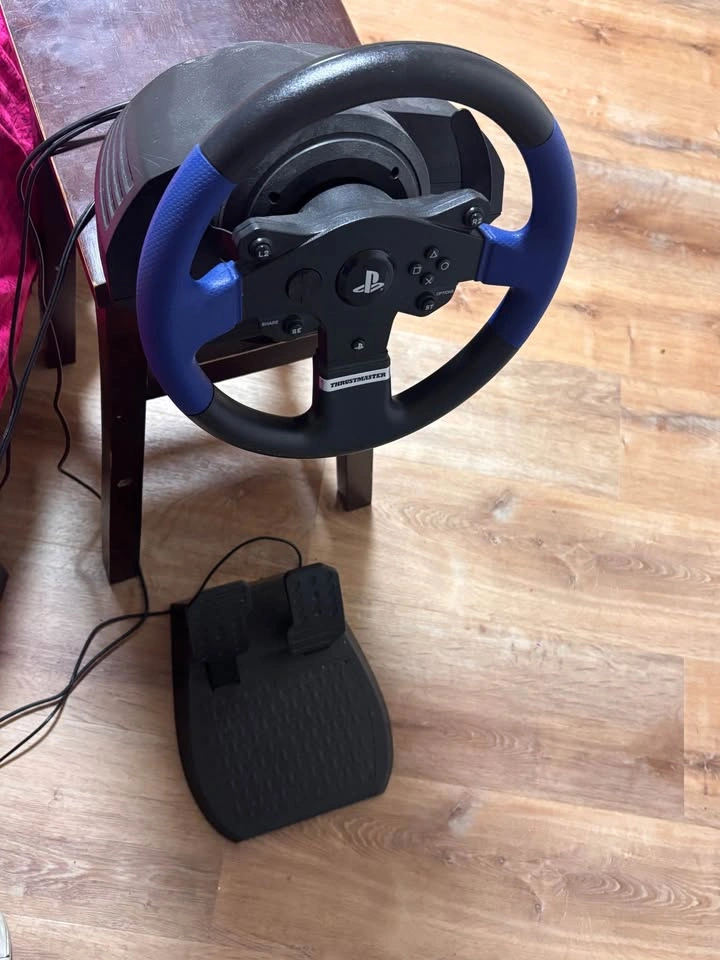 PS4 VR Bundle w/ 2 Controllers & Camera - photo 5