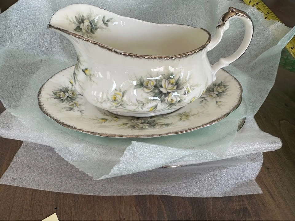 Paragon First Love China - Many Pieces Available