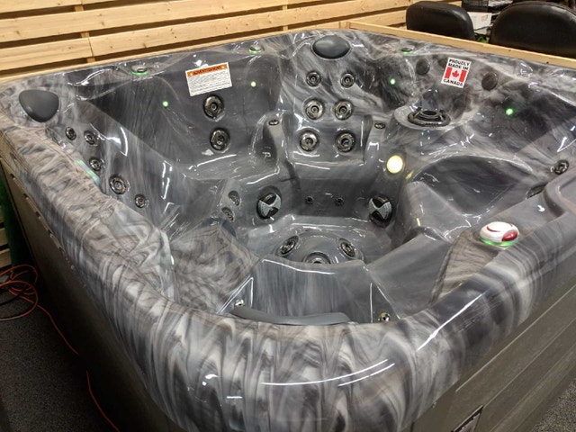 Premium Hot Tub - Fully Loaded