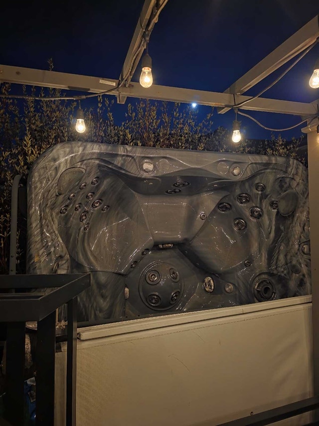 Premium Hot Tub - Fully Loaded - photo 2