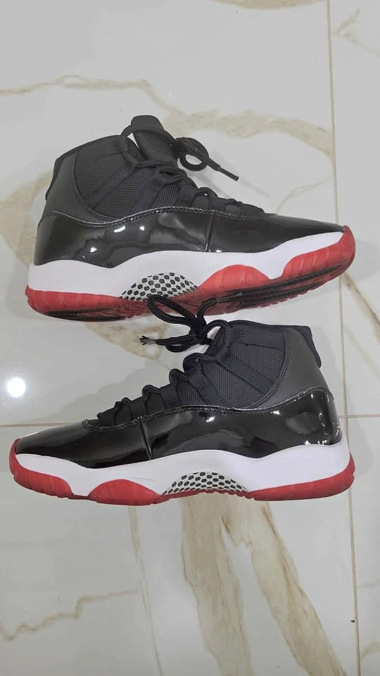 Air Jordan 11 Retro 'Bred' (2019) – Size 8.5 – Excellent