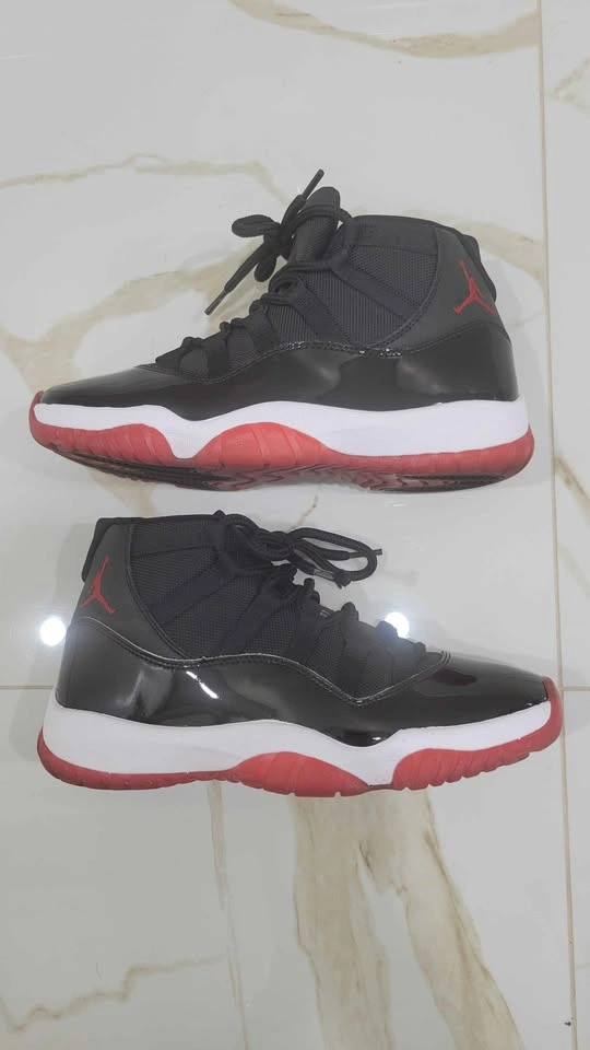 Air Jordan 11 Retro 'Bred' (2019) – Size 8.5 – Excellent - photo 2