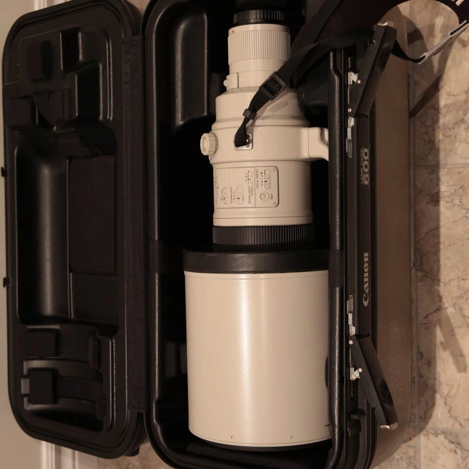 Canon EF 600mm f/4 L IS USM Lens with Hard Case - photo 4