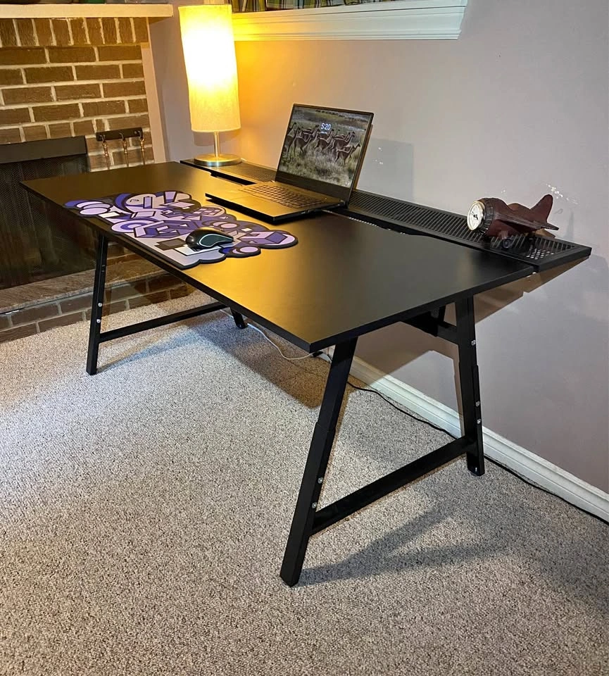 black ikea gaming desk(delivery available)