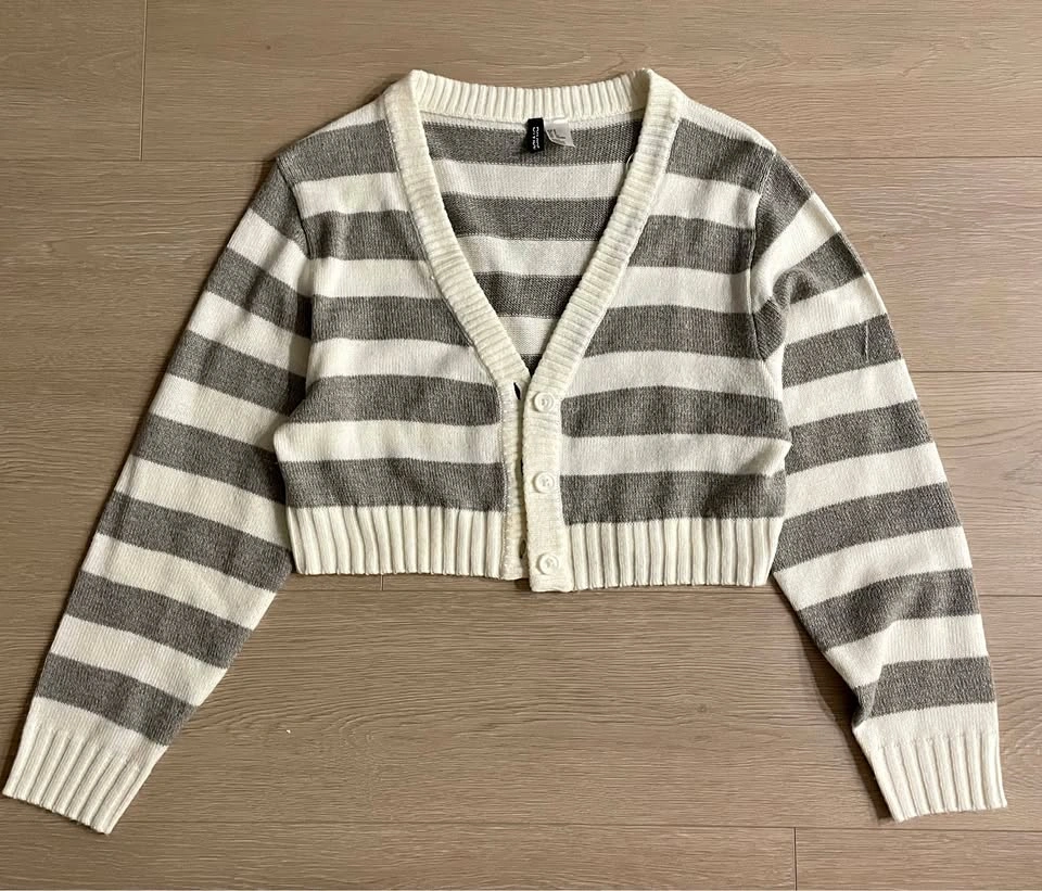 H&M Cropped Knit Cardigan