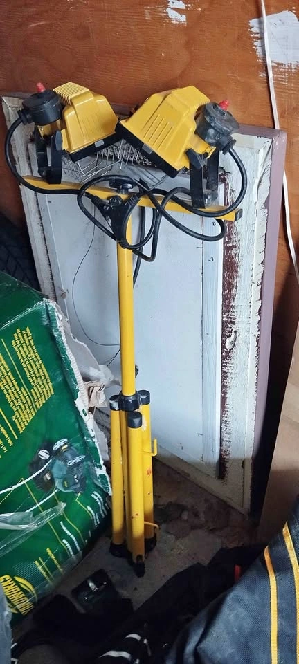 Tripod Work Light and Extension Cord