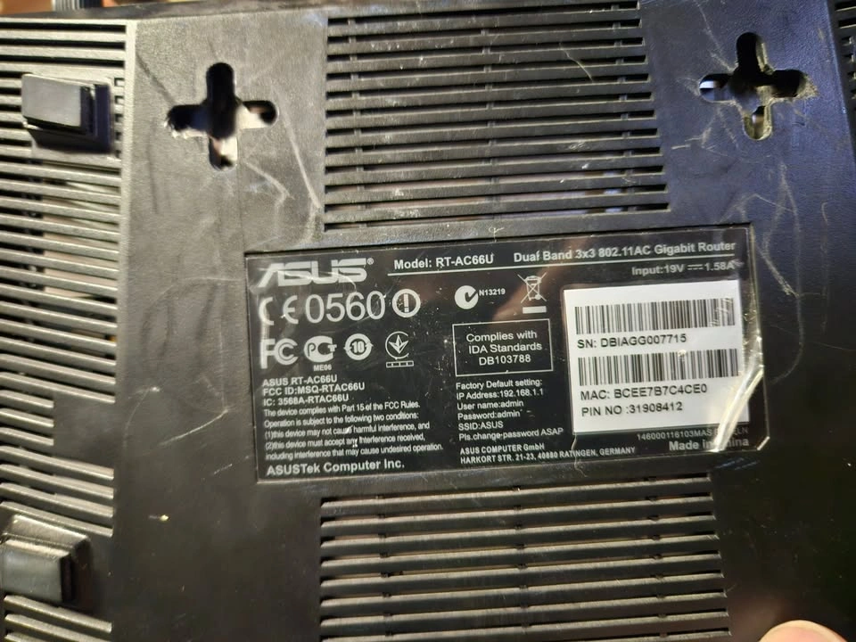 ASUS Dual Band Gigabit Router (RT-AC66U) - photo 2