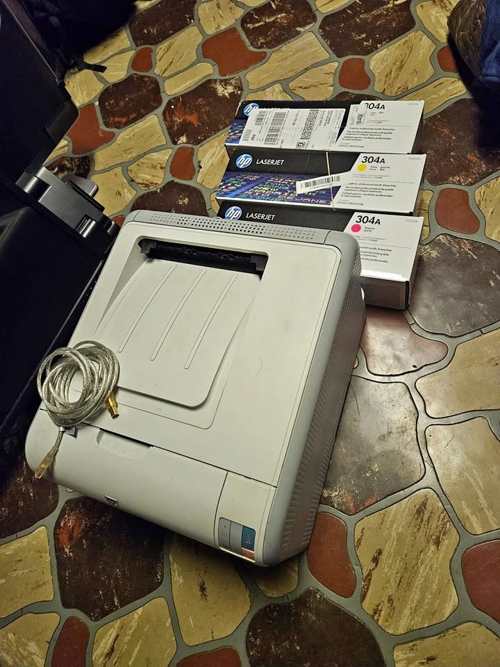 HP Color LaserJet CP1215 Printer + NEW Toner
