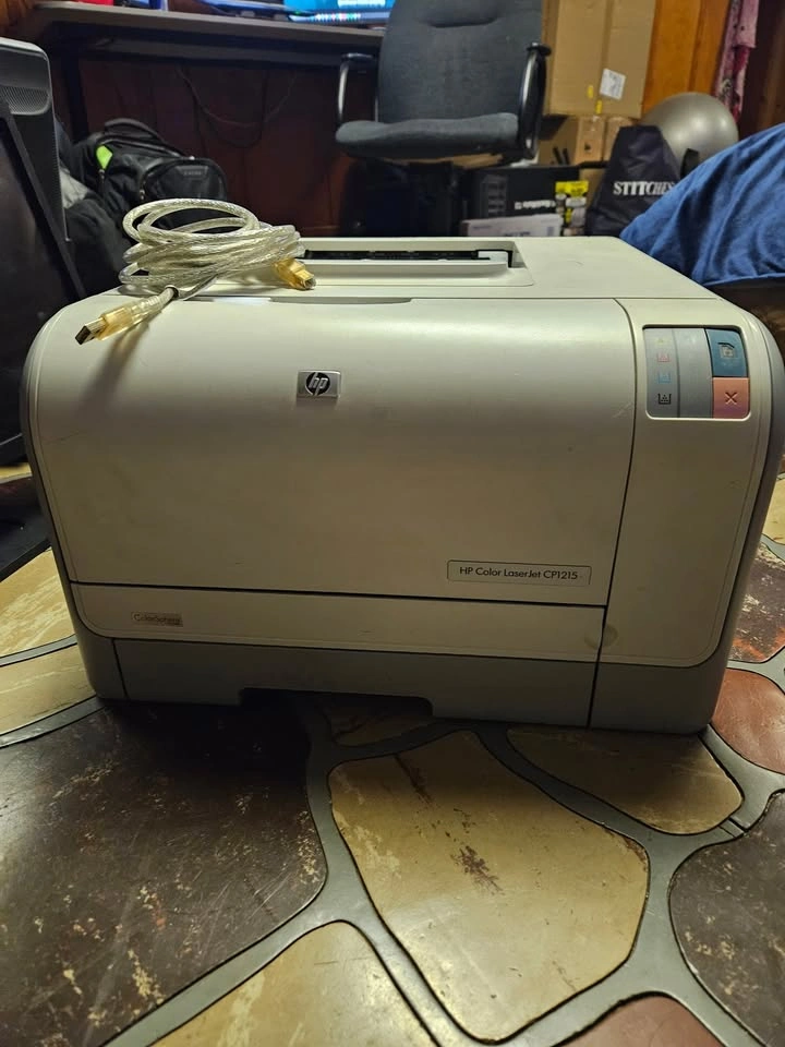 HP Color LaserJet CP1215 Printer + NEW Toner - photo 4
