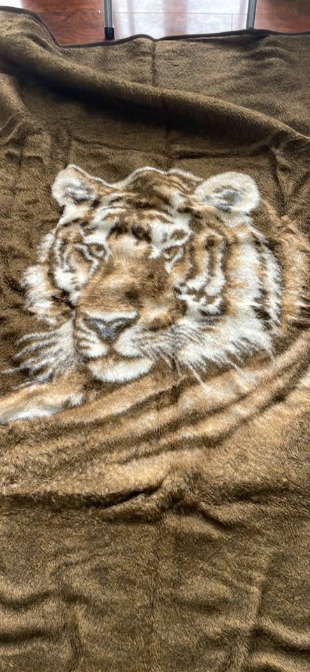 Throw blanket 50x60 tiger new - photo 2