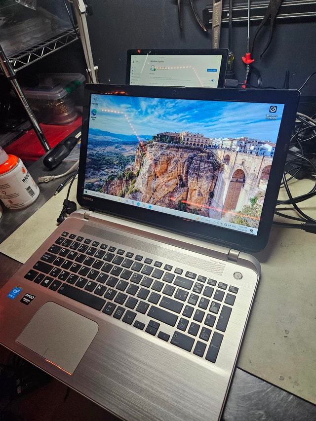 Toshiba Satellite S50-B Laptop - Intel i5, 8GB RAM, 250GB SSD