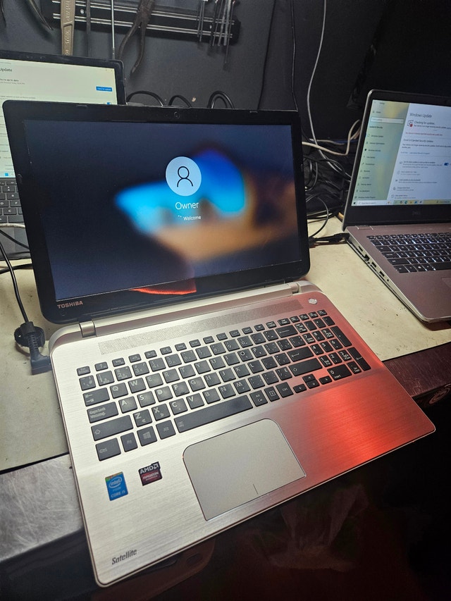 Toshiba Satellite S50-B Laptop - Intel i5, 8GB RAM, 250GB SSD - photo 2